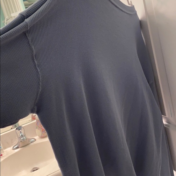 BRANDY MELVILLE BLUE LONG SLEEVE TOP - Picture 6 of 8